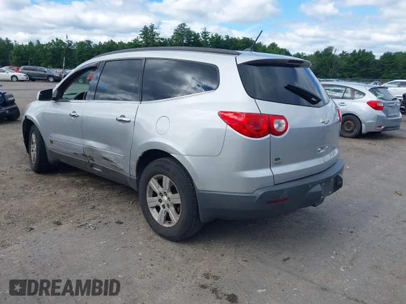 ✅ 2011 Chevrolet Traverse 1LT • VIN: 1GNKVGED9BJ220028 • Lot: 45412684. Wystawiony na IAAI z przebiegiem 190 376 mil. Bezpłatny archiwum sprzedaży aukcyjnych z USA i szczegółowy raport historii pojazdu na DreamBid. Zdjęcie 3.