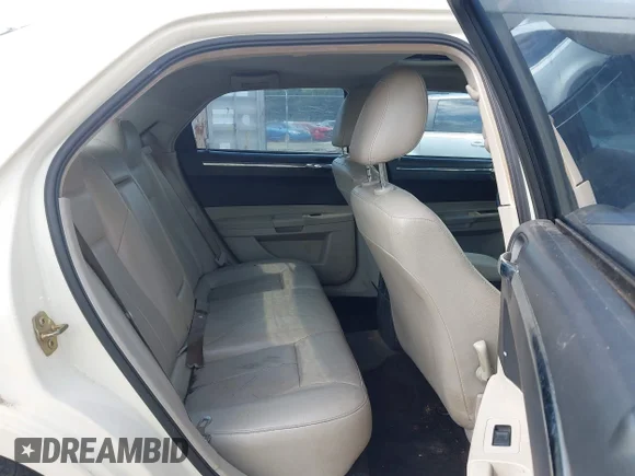✅ 2005 Chrysler 300 Touring • VIN: 2C3JA53G75H694118 • Лот: 45496180. Опубліковано раніше на IAAI з пробігом 154 858 миль. Безкоштовний доступ до архіву аукціонних продажів зі США та докладний звіт про історію автомобіля на DreamBid. Зображення 8.