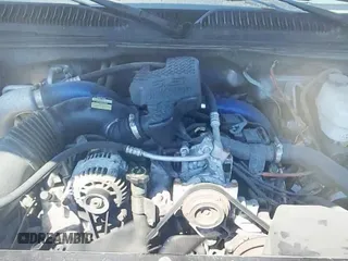 ✅ 2003 GMC Sierra 2500HD SLE • VIN: 1GTHK23103F130049 • Lot: 43157218. Wystawiony na IAAI z przebiegiem 213 549 mil. Bezpłatny archiwum sprzedaży aukcyjnych z USA i szczegółowy raport historii pojazdu na DreamBid. Zdjęcie 12.