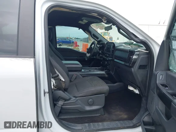 ✅ 2021 Ford F-150 XL • VIN: 1FTEW1C54MKE63951 • Lot: 42651382. Wystawiony na IAAI z przebiegiem 89 773 mil. Bezpłatny archiwum sprzedaży aukcyjnych z USA i szczegółowy raport historii pojazdu na DreamBid. Zdjęcie 5.