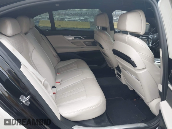 ✅ 2017 BMW 7 Series 740i • VIN: WBA7E2C57HG740101 • Lot: 42209006. Wystawiony na IAAI z przebiegiem 117 175 mil. Bezpłatny archiwum sprzedaży aukcyjnych z USA i szczegółowy raport historii pojazdu na DreamBid. Zdjęcie 8.