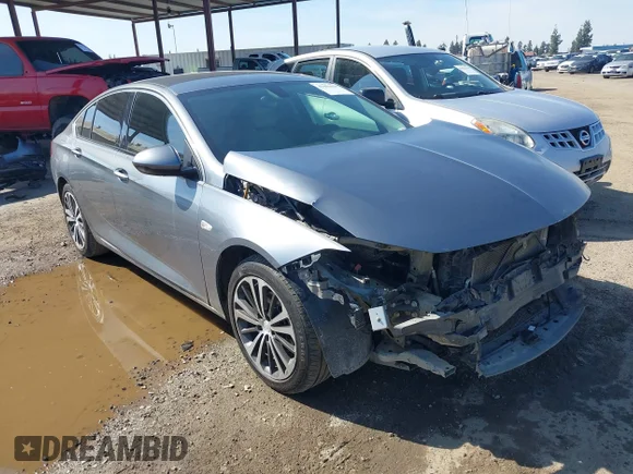 ✅ 2020 Buick Regal Essence • VIN: W04GP6SX1L1013744 • Lot: 41601059. Wystawiony na IAAI z przebiegiem 135 545 mil. Bezpłatny archiwum sprzedaży aukcyjnych z USA i szczegółowy raport historii pojazdu na DreamBid. Zdjęcie 1.