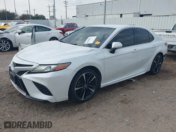 ✅ 2018 Toyota Camry XSE • VIN: 4T1B61HK0JU137612 • Lot: 44420691. Wystawiony na IAAI z przebiegiem 135 831 mil. Bezpłatny archiwum sprzedaży aukcyjnych z USA i szczegółowy raport historii pojazdu na DreamBid. Zdjęcie 2.