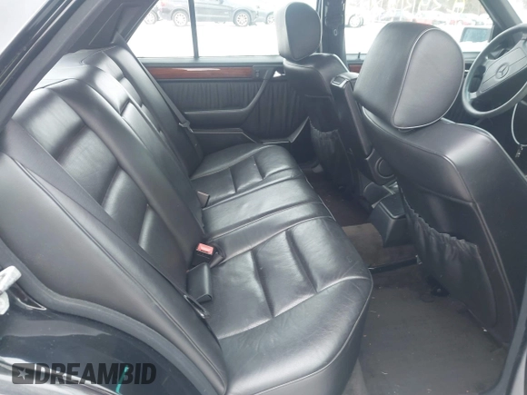 ✅ 1995 Mercedes-Benz E 320 • VIN: WDBEB31E6SC250824 • Lot: 43932887. Wystawiony na IAAI z przebiegiem 263 521 mil. Bezpłatny archiwum sprzedaży aukcyjnych z USA i szczegółowy raport historii pojazdu na DreamBid. Zdjęcie 8.