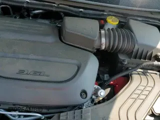 ✅ 2024 Chrysler Voyager LX • VIN: 2C4RC1CG7RR141096 • Lot: 80663825. Wystawiony na Copart z przebiegiem 16 788 mil. Bezpłatny archiwum sprzedaży aukcyjnych z USA i szczegółowy raport historii pojazdu na DreamBid. Zdjęcie 14.