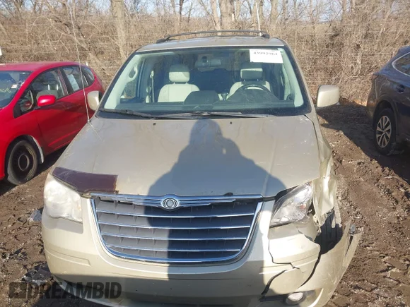 ✅ 2010 Chrysler Town & Country Touring Plus • VIN: 2A4RR8DX5AR457116 • Lot: 43992964. Wystawiony na IAAI z przebiegiem 188 480 mil. Bezpłatny archiwum sprzedaży aukcyjnych z USA i szczegółowy raport historii pojazdu na DreamBid. Zdjęcie 6.