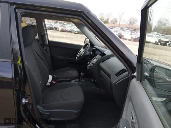 ✅ 2013 Kia Soul • VIN: KNDJT2A58D7753337 • Lot: 44652295. Listed on IAAI with 80,964 mi. Free auction sales archive from the USA and detailed vehicle history report at DreamBid. Image 5.