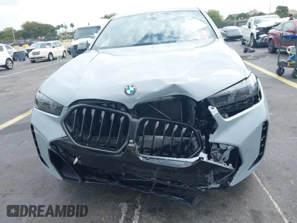 ✅ 2025 BMW X6 xDrive40i • VIN: 5UX33EX04S9X58296 • Лот: 44585003. Опубліковано раніше на IAAI з пробігом 13 901 миль. Безкоштовний доступ до архіву аукціонних продажів зі США та докладний звіт про історію автомобіля на DreamBid. Зображення 6.