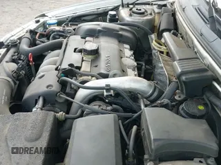 ✅ 2003 Volvo V40 • VIN: YV1VW27543F006154 • Lot: 42680517. Wystawiony na IAAI z przebiegiem 113 162 mil. Bezpłatny archiwum sprzedaży aukcyjnych z USA i szczegółowy raport historii pojazdu na DreamBid. Zdjęcie 13.