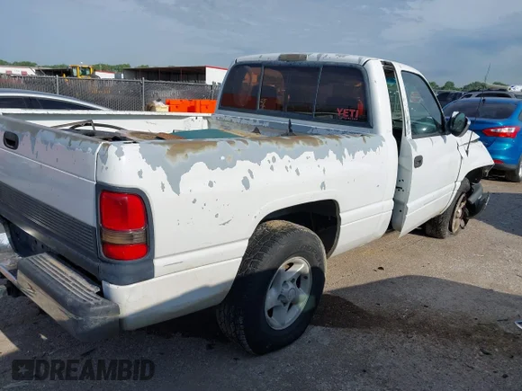 ✅ 1996 Dodge 1500 • VIN: 1B7HC16Y5TJ182080 • Lot: 42177530. Wystawiony na IAAI z przebiegiem 190 521 mil. Bezpłatny archiwum sprzedaży aukcyjnych z USA i szczegółowy raport historii pojazdu na DreamBid. Zdjęcie 4.
