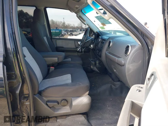 ✅ 2003 Ford Expedition Special Service • VIN: 1FMPU16L53LC03670 • Лот: 41620939. Опубліковано раніше на IAAI з пробігом 222 348 миль. Безкоштовний доступ до архіву аукціонних продажів зі США та докладний звіт про історію автомобіля на DreamBid. Зображення 5.
