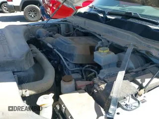 ✅ 2022 Ram 2500 Tradesman • VIN: 3C6UR5CJ6NG321995 • Lot: 42427898. Wystawiony na IAAI z przebiegiem 103 077 mil. Bezpłatny archiwum sprzedaży aukcyjnych z USA i szczegółowy raport historii pojazdu na DreamBid. Zdjęcie 19.