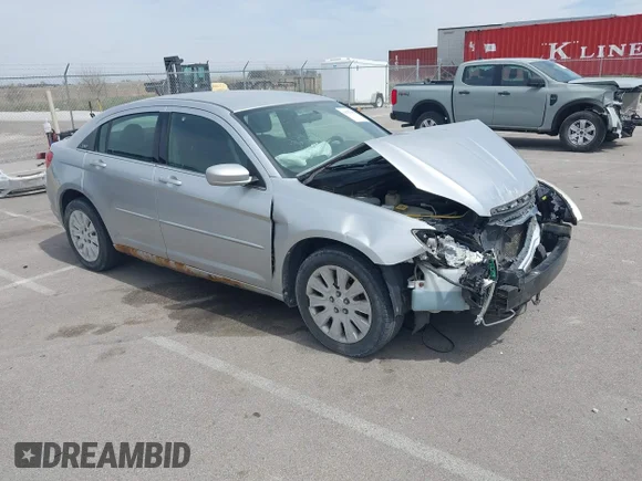 ✅ 2011 Chrysler 200 LX • VIN: 1C3BC4FB3BN538380 • Lot: 44787458. Wystawiony na IAAI z przebiegiem 156 699 mil. Bezpłatny archiwum sprzedaży aukcyjnych z USA i szczegółowy raport historii pojazdu na DreamBid. Zdjęcie 1.