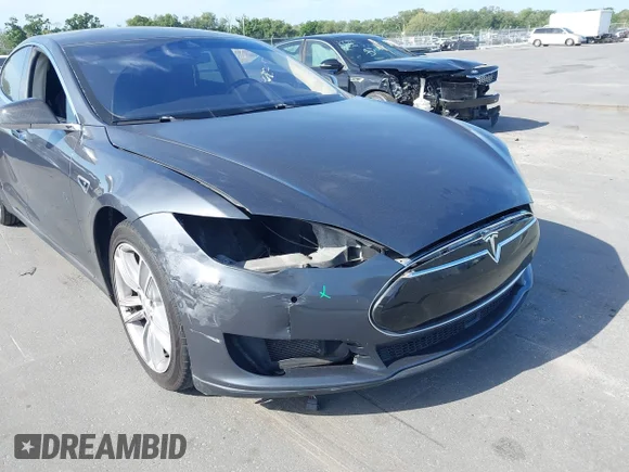 ✅ 2014 Tesla Model S 60 • VIN: 5YJSA1H18EFP60758 • Лот: 45202796. Опубліковано раніше на IAAI з пробігом 151 408 миль. Безкоштовний доступ до архіву аукціонних продажів зі США та докладний звіт про історію автомобіля на DreamBid. Зображення 6.
