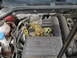 ✅ 2018 Volkswagen Jetta S • VIN: 3VW167AJ9JM235057 • Лот: 54914415. Опубликован ранее на Copart с пробегом 98 021 миль. Бесплатный доступ к архиву аукционных продаж из США и подробный отчёт об истории автомобиля на DreamBid. Изображение 14.