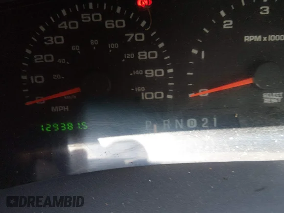 ✅ 2002 Ford F-250 XL • VIN: 1FTNX21L52EA53157 • Lot: 45175597. Wystawiony na IAAI z przebiegiem 129 381 mil. Bezpłatny archiwum sprzedaży aukcyjnych z USA i szczegółowy raport historii pojazdu na DreamBid. Zdjęcie 7.