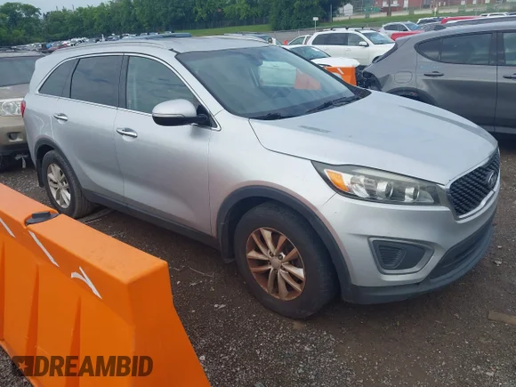 ✅ 2016 Kia Sorento LX • VIN: 5XYPG4A55GG035388 • Лот: 45341608. Опубліковано раніше на IAAI з пробігом 238 079 миль. Безкоштовний доступ до архіву аукціонних продажів зі США та докладний звіт про історію автомобіля на DreamBid. Зображення 1.