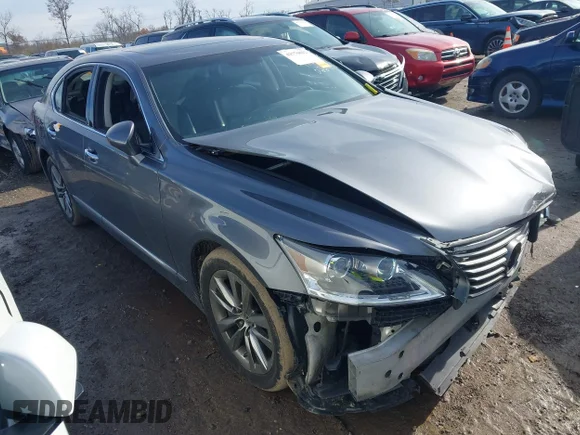 ✅ 2014 Lexus LS 460 • VIN: JTHCL5EF8E5022898 • Лот: 43776032. Опубліковано раніше на IAAI з пробігом 323 526 миль. Безкоштовний доступ до архіву аукціонних продажів зі США та докладний звіт про історію автомобіля на DreamBid. Зображення 1.