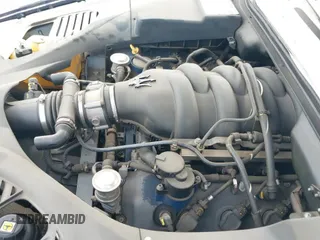 ✅ 2010 Maserati Quattroporte • VIN: ZAM39FKA0A0050132 • Lot: 42088375. Wystawiony na IAAI z przebiegiem 76 631 mil. Bezpłatny archiwum sprzedaży aukcyjnych z USA i szczegółowy raport historii pojazdu na DreamBid. Zdjęcie 18.