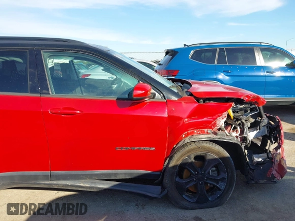 ✅ 2019 Jeep Compass Latitude • VIN: 3C4NJCBB1KT833122 • Lot: 43586233. Wystawiony na IAAI z przebiegiem 77 015 mil. Bezpłatny archiwum sprzedaży aukcyjnych z USA i szczegółowy raport historii pojazdu na DreamBid. Zdjęcie 6.