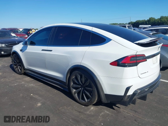 ✅ 2018 Tesla Model X 75D • VIN: 5YJXCBE29JF141230 • Lot: 43109179. Wystawiony na IAAI z przebiegiem 98 504 mil. Bezpłatny archiwum sprzedaży aukcyjnych z USA i szczegółowy raport historii pojazdu na DreamBid. Zdjęcie 3.