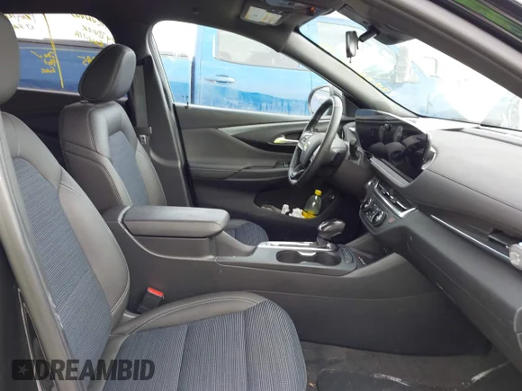 ✅ 2024 Buick Envista Preferred • VIN: KL47LAE26RB215688 • Lot: 44333115. Wystawiony na IAAI z przebiegiem 20 982 mil. Bezpłatny archiwum sprzedaży aukcyjnych z USA i szczegółowy raport historii pojazdu na DreamBid. Zdjęcie 5.