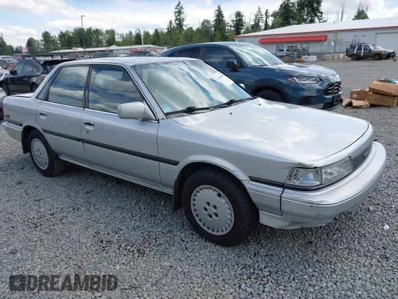✅ 1988 Toyota Camry LE • VIN: JT2SV22E9J3261621 • Лот: 42543098. Опубліковано раніше на IAAI з пробігом 154 582 миль. Безкоштовний доступ до архіву аукціонних продажів зі США та докладний звіт про історію автомобіля на DreamBid. Зображення 1.