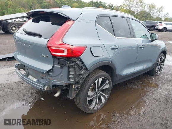✅ 2023 Volvo XC40 Ultimate Bright Theme • VIN: YV4L12UA0P2053589 • Lot: 43304427. Wystawiony na IAAI z przebiegiem 21 952 mil. Bezpłatny archiwum sprzedaży aukcyjnych z USA i szczegółowy raport historii pojazdu na DreamBid. Zdjęcie 4.
