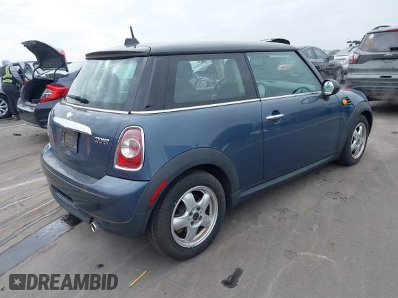 ✅ 2011 MINI Hardtop • VIN: WMWSU3C54BT181947 • Lot: 44059201. Wystawiony na IAAI z przebiegiem 146 974 mil. Bezpłatny archiwum sprzedaży aukcyjnych z USA i szczegółowy raport historii pojazdu na DreamBid. Zdjęcie 4.