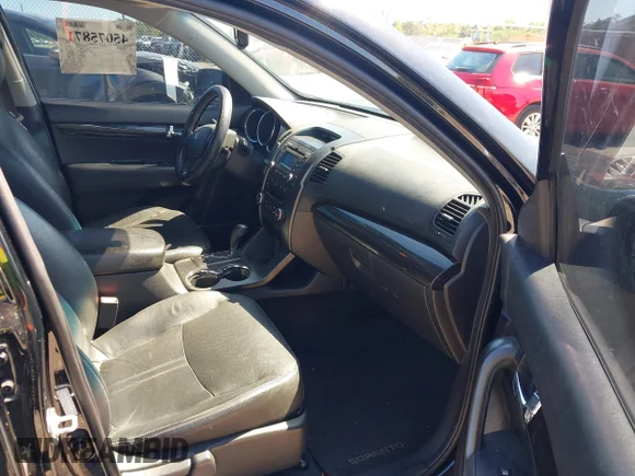 ✅ 2011 Kia Sorento EX • VIN: 5XYKU4A26BG001493 • Lot: 45075871. Wystawiony na IAAI z przebiegiem 170 304 mil. Bezpłatny archiwum sprzedaży aukcyjnych z USA i szczegółowy raport historii pojazdu na DreamBid. Zdjęcie 5.