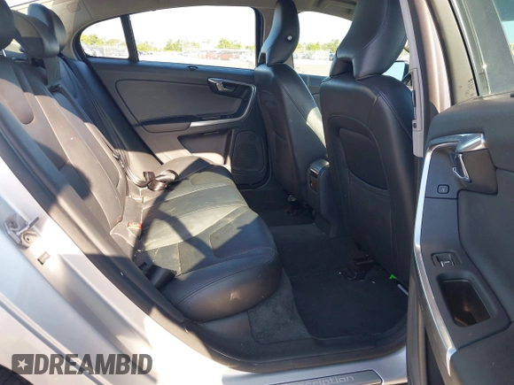 ✅ 2017 Volvo S60 Inscription • VIN: LYV402TKXHB126620 • Lot: 45185041. Wystawiony na IAAI z przebiegiem 71 244 mil. Bezpłatny archiwum sprzedaży aukcyjnych z USA i szczegółowy raport historii pojazdu na DreamBid. Zdjęcie 8.