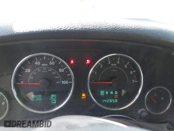 ✅ 2012 Jeep Wrangler Unlimited Sport • VIN: 1C4HJWDGXCL157449 • Lot: 43458997. Wystawiony na IAAI z przebiegiem 142 858 mil. Bezpłatny archiwum sprzedaży aukcyjnych z USA i szczegółowy raport historii pojazdu na DreamBid. Zdjęcie 7.