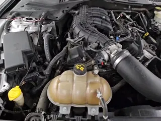 ✅ 2015 Ford Mustang V6 • VIN: 1FA6P8AM4F5361738 • Lot: 92298725. Wystawiony na Copart z przebiegiem 129 271 mil. Bezpłatny archiwum sprzedaży aukcyjnych z USA i szczegółowy raport historii pojazdu na DreamBid. Zdjęcie 14.