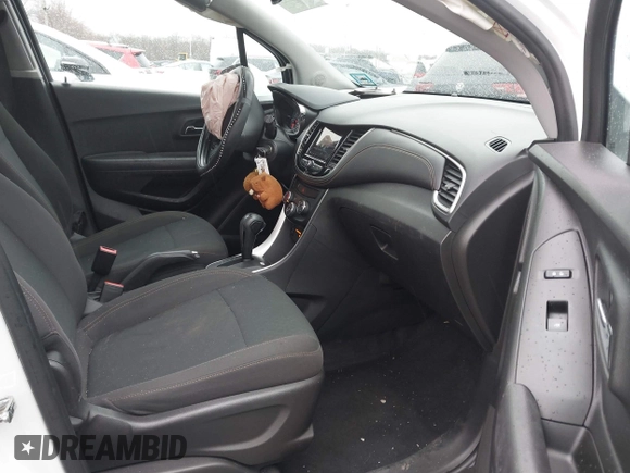 ✅ 2018 Chevrolet Trax LS • VIN: KL7CJKSB9JB574135 • Lot: 44594345. Wystawiony na IAAI z przebiegiem 83 597 mil. Bezpłatny archiwum sprzedaży aukcyjnych z USA i szczegółowy raport historii pojazdu na DreamBid. Zdjęcie 5.