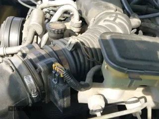 ✅ 1996 GMC Jimmy SL • VIN: 1GKDT13W9T2550678 • Лот: 42067075. Опубликован ранее на IAAI с пробегом 310 721 миль. Бесплатный доступ к архиву аукционных продаж из США и подробный отчёт об истории автомобиля на DreamBid. Изображение 16.