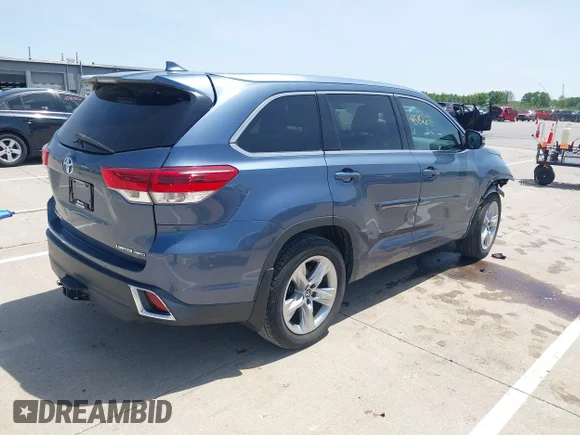 ✅ 2017 Toyota Highlander Limited Platinum • VIN: 5TDDZRFH0HS418219 • Лот: 45182635. Опубликован ранее на IAAI с пробегом 92 777 миль. Бесплатный доступ к архиву аукционных продаж из США и подробный отчёт об истории автомобиля на DreamBid. Изображение 4.