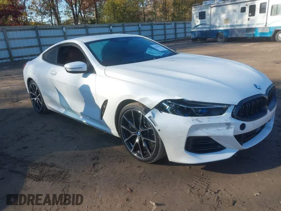 ✅ 2024 BMW 8 Series 840i • VIN: WBAAE4C05RCR08896 • Лот: 43613152. Опубликован ранее на IAAI с пробегом 2 999 миль. Бесплатный доступ к архиву аукционных продаж из США и подробный отчёт об истории автомобиля на DreamBid. Изображение 1.