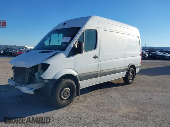 ✅ 2017 Mercedes-Benz Sprinter Cargo Worker • VIN: WD3PE7CD5HP393899 • Лот: 43332601. Опубликован ранее на IAAI с пробегом 220 335 миль. Бесплатный доступ к архиву аукционных продаж из США и подробный отчёт об истории автомобиля на DreamBid. Изображение 2.