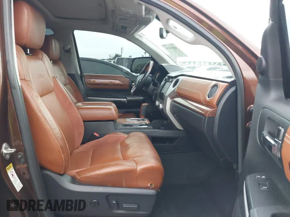 ✅ 2016 Toyota Tundra 1794 Edition • VIN: 5TFAY5F1XGX563679 • Lot: 44034350. Wystawiony na IAAI z przebiegiem 111 355 mil. Bezpłatny archiwum sprzedaży aukcyjnych z USA i szczegółowy raport historii pojazdu na DreamBid. Zdjęcie 5.