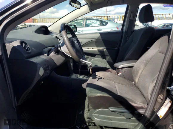 ✅ 2010 Toyota Yaris • VIN: JTDBT4K39A1395256 • Lot: 77884245. Wystawiony na Copart z przebiegiem 148 014 mil. Bezpłatny archiwum sprzedaży aukcyjnych z USA i szczegółowy raport historii pojazdu na DreamBid. Zdjęcie 7.