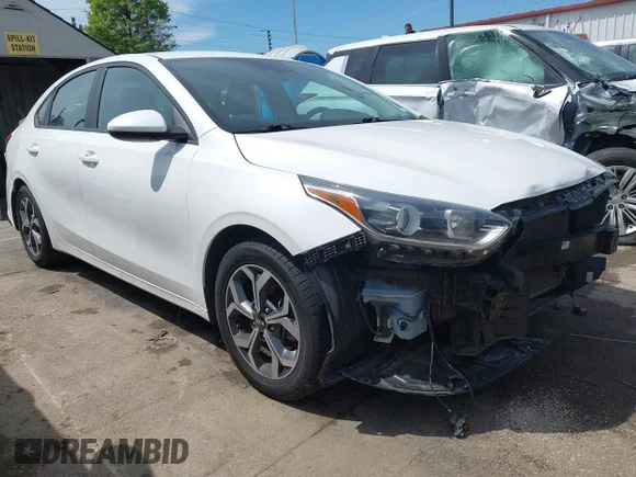 ✅ 2021 Kia Forte LXS • VIN: 3KPF24AD8ME291521 • Lot: 44802088. Wystawiony na IAAI z przebiegiem 50 301 mil. Bezpłatny archiwum sprzedaży aukcyjnych z USA i szczegółowy raport historii pojazdu na DreamBid. Zdjęcie 1.
