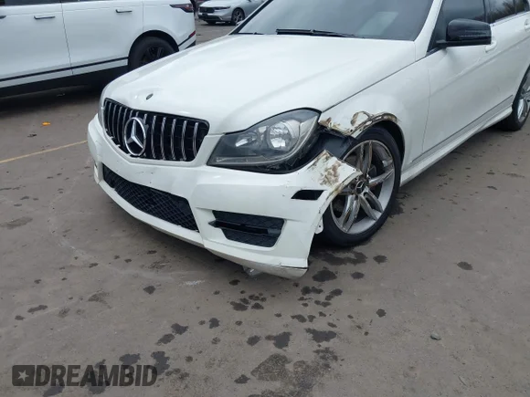 ✅ 2012 Mercedes-Benz C 300 Sport • VIN: WDDGF8BB0CR194772 • Lot: 44891287. Wystawiony na IAAI z przebiegiem 174 436 mil. Bezpłatny archiwum sprzedaży aukcyjnych z USA i szczegółowy raport historii pojazdu na DreamBid. Zdjęcie 6.