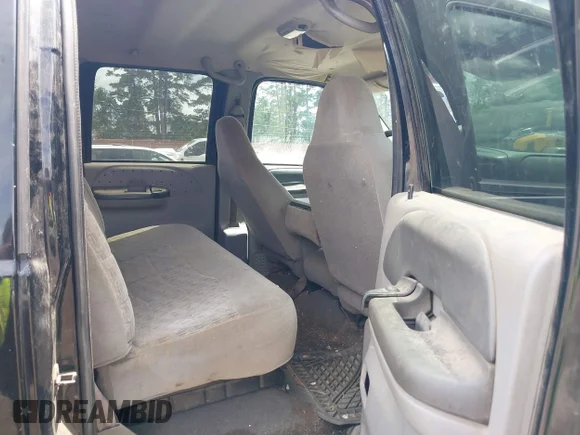 ✅ 1999 Ford F-250 XL • VIN: 1FTNW20F8XEC58767 • Lot: 45216145. Wystawiony na IAAI z przebiegiem 312 683 mil. Bezpłatny archiwum sprzedaży aukcyjnych z USA i szczegółowy raport historii pojazdu na DreamBid. Zdjęcie 8.