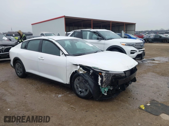 ✅ 2025 Kia K4 LXS • VIN: 3KPFT4DE9SE040571 • Lot: 41602859. Listed on IAAI with 5,806 mi. Free auction sales archive from the USA and detailed vehicle history report at DreamBid. Image 1.