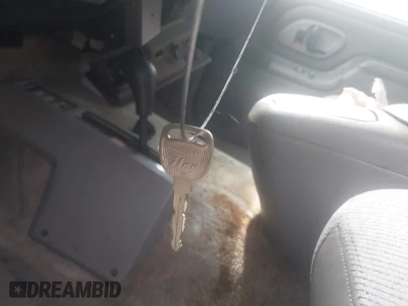 ✅ 1995 Chevrolet Suburban • VIN: 3GNFK16K1SG120351 • Lot: 42338119. Wystawiony na IAAI z przebiegiem 222 553 mil. Bezpłatny archiwum sprzedaży aukcyjnych z USA i szczegółowy raport historii pojazdu na DreamBid. Zdjęcie 11.