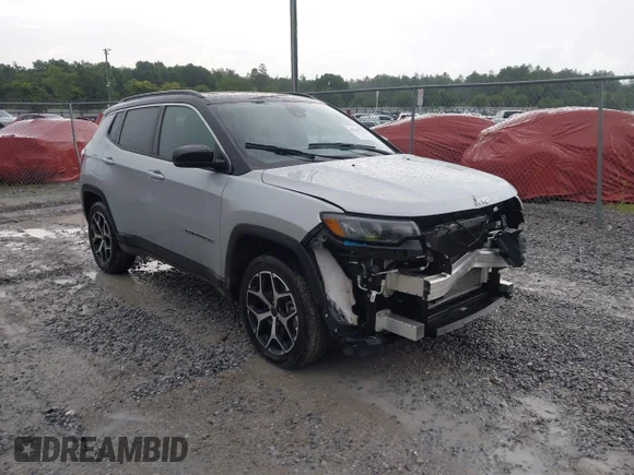 ✅ 2026 Jeep Compass Limited • VIN: 3C4NJDCN1TT182588 • Lot: 45361732. Wystawiony na IAAI z przebiegiem 11 570 mil. Bezpłatny archiwum sprzedaży aukcyjnych z USA i szczegółowy raport historii pojazdu na DreamBid. Zdjęcie 1.