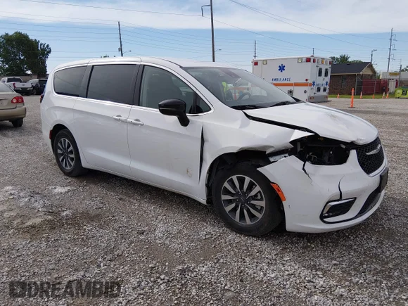 ✅ 2024 Chrysler Pacifica Hybrid Select • VIN: 2C4RC1S72RR121890 • Лот: 45413442. Опубліковано раніше на IAAI з пробігом 55 046 миль. Безкоштовний доступ до архіву аукціонних продажів зі США та докладний звіт про історію автомобіля на DreamBid. Зображення 1.