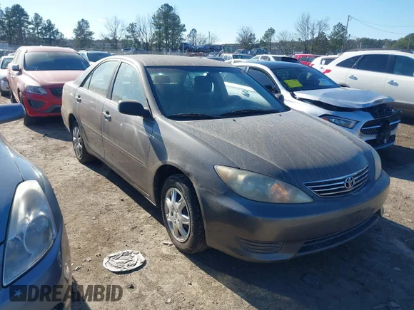 ✅ 2005 Toyota Camry STD • VIN: 4T1BE32K25U608415 • Лот: 43990091. Опубліковано раніше на IAAI з пробігом 200 348 миль. Безкоштовний доступ до архіву аукціонних продажів зі США та докладний звіт про історію автомобіля на DreamBid. Зображення 1.