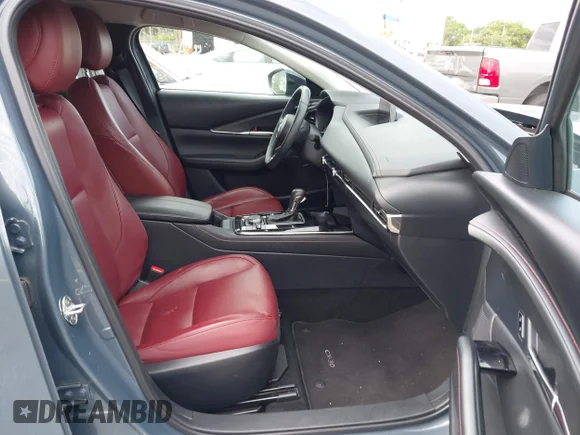 ✅ 2025 Mazda CX-30 S Preferred • VIN: 3MVDMBCM4SM777618 • Lot: 44953424. Wystawiony na IAAI z przebiegiem 26 613 mil. Bezpłatny archiwum sprzedaży aukcyjnych z USA i szczegółowy raport historii pojazdu na DreamBid. Zdjęcie 5.