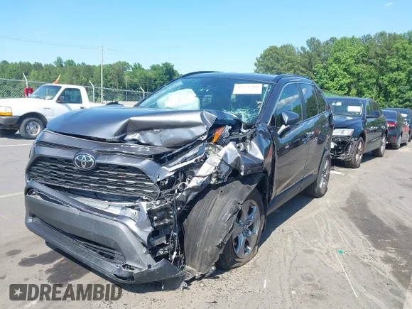 ✅ 2025 Toyota RAV4 XLE • VIN: 2T3W1RFV5SC304696 • Lot: 45278388. Wystawiony na IAAI z przebiegiem 15 803 mil. Bezpłatny archiwum sprzedaży aukcyjnych z USA i szczegółowy raport historii pojazdu na DreamBid. Zdjęcie 2.